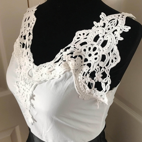 Woman's dress - Picture 2 of 8